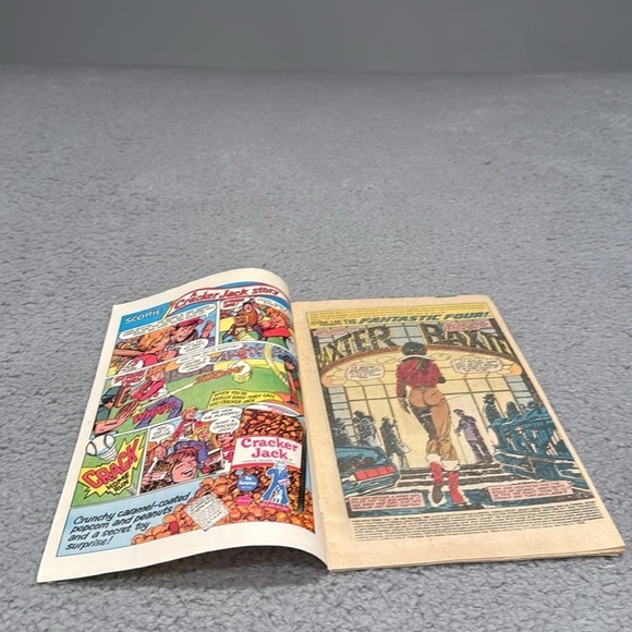 Fantastic Four #239 Holocaust in the Desert Marvel Comics - Picture 4 of 7